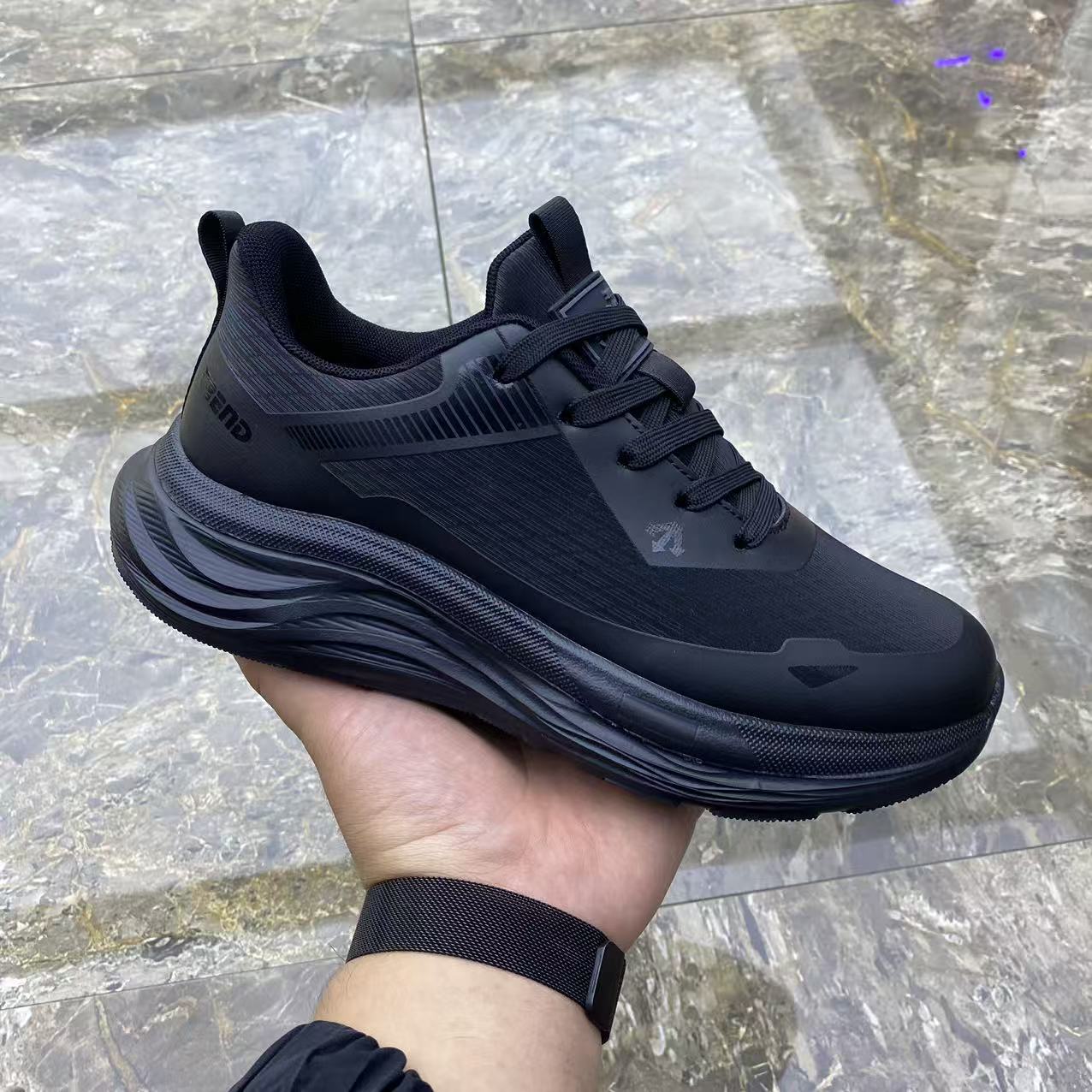 男鞋新款秋冬男士休闲鞋韩版帅气耐磨轻便有单有棉潮流黑色运动鞋