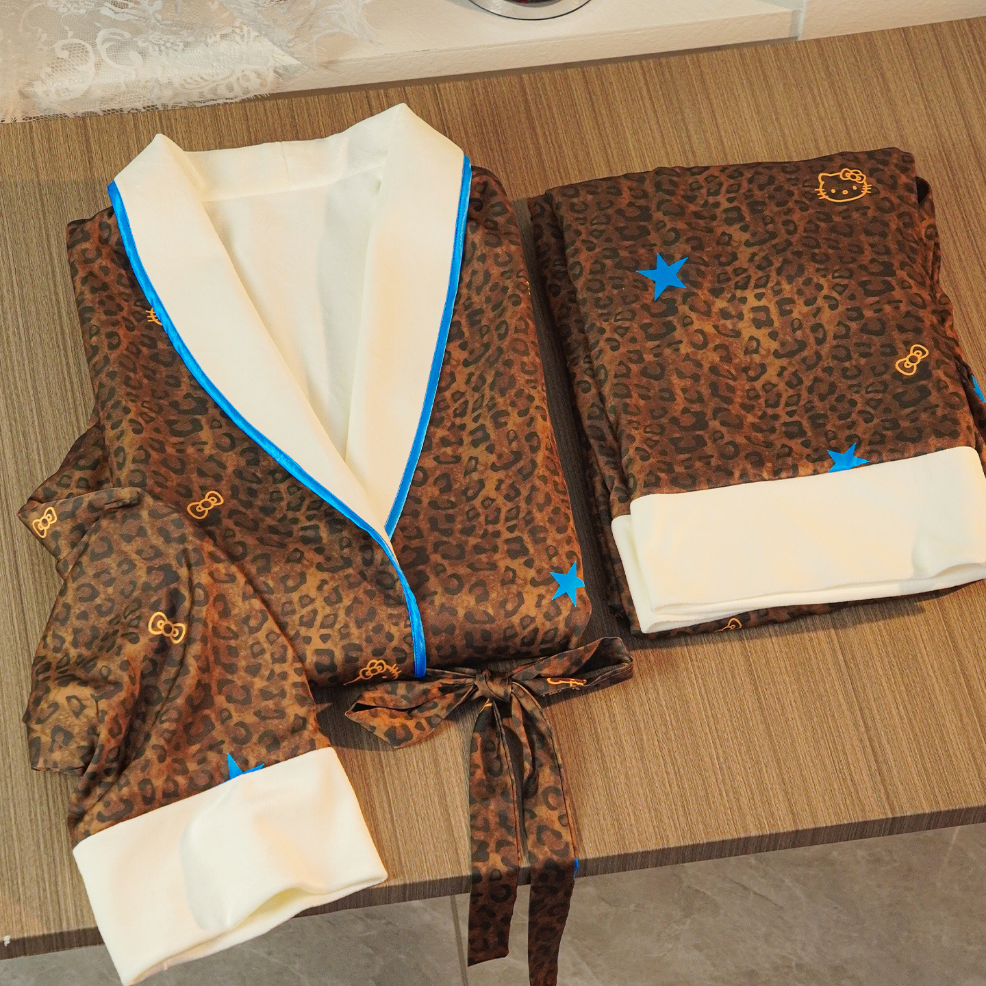 猫人高级感海岛绒豹纹睡衣女秋冬季2025新款加绒加厚家居服礼盒装