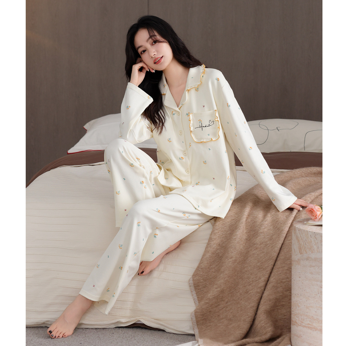 猫人带胸垫睡衣女春秋纯棉长袖宽松大码2025新款防凸点家居服套装,女士内衣/男士内衣/家居服,睡衣/家居服套装,淘宝优惠券,粉丝福利购,淘宝优惠卷