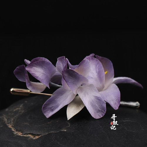 新中式手工绒花鸢尾胸针