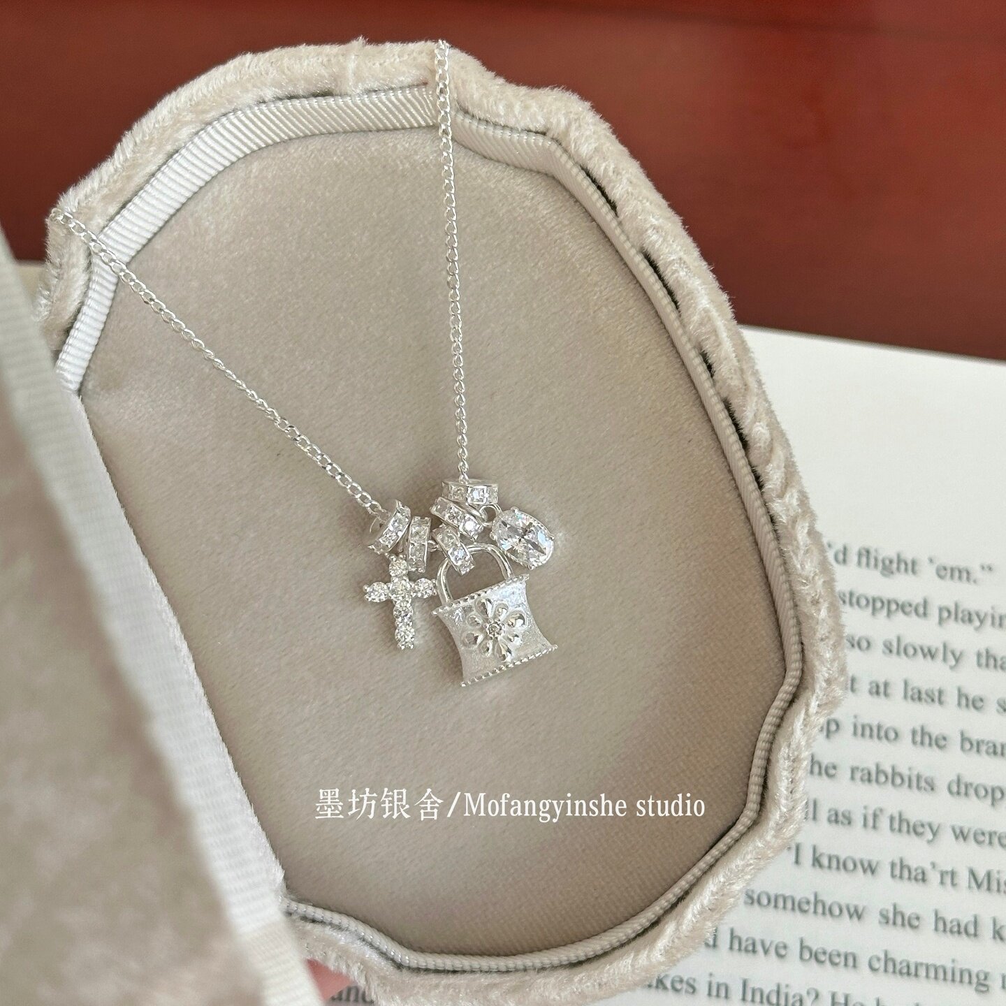 爆闪纯银十字架小雏菊银锁项链