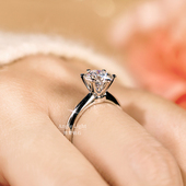 超闪D色莫桑钻石经典 六爪皇冠人工钻纯银S925婚戒指女一克拉钻戒