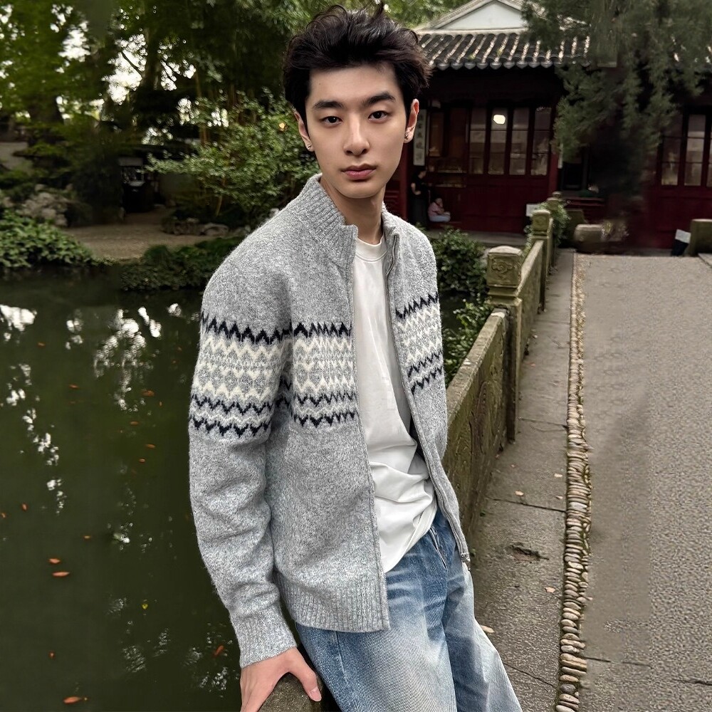 费尔岛灰色提花拉链毛衣开衫外套男款秋冬保暖宽松立领针织衫上衣