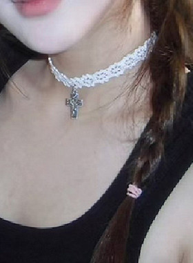 蕾丝十字架蝴蝶结项链