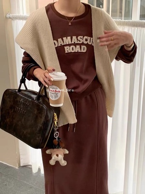 韩系冬季字母加绒保暖卫衣直筒显瘦休闲半身长裙配披肩套装三件套