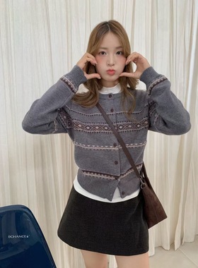 SY韩系新款时尚通勤小众高品质圆领提花针织开衫软糯保暖毛衣外套