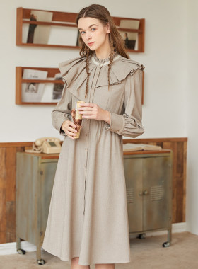 Famecoco折扣店设计感复古宽领衬衫裙立领收腰A字连衣裙F228FA015