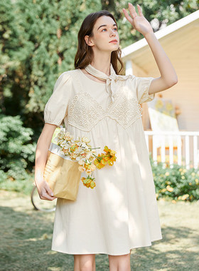 Famecoco折扣店减龄镂空钩花拼贴娃娃裙宽松短款连衣裙FAB3FA019