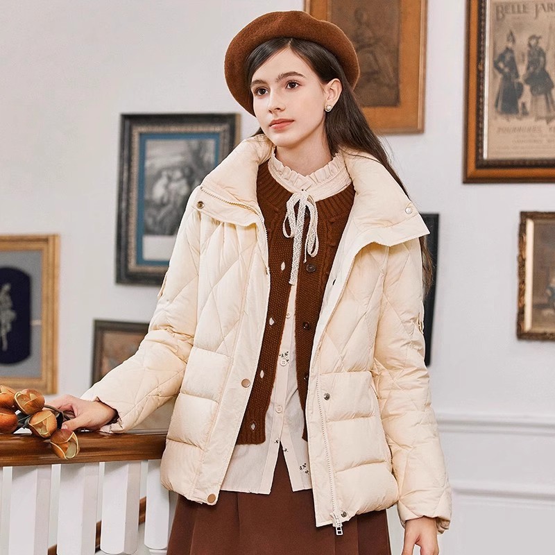 Famecoco折扣店简约立领菱格短款羽绒服外套宽松百搭FAB8AJ001