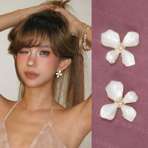 ZZZITA 自由之花·Rosy Whisper～白色滴釉贝珠花朵耳环