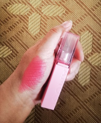 张元英代言 韩国AMUSE 奶雾/水雾唇釉 01色蜜桃泡芙 到2606特价中