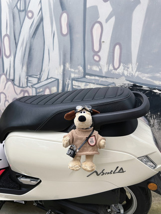 NS125LA机车改装件踏板掌门狗玩偶挂件摩托车通用装饰品创意可爱