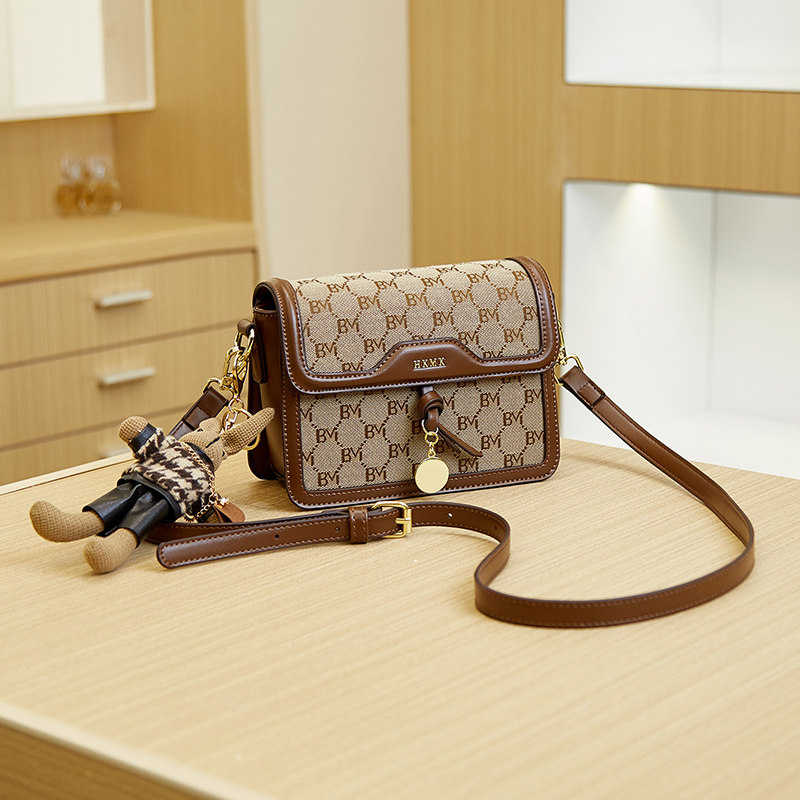 香港品牌包包2023新款包包真皮斜挎包女士时尚轻奢通勤单肩包女包,箱包皮具/热销女包/男包,小方包,淘宝优惠券,粉丝福利购,淘宝优惠卷