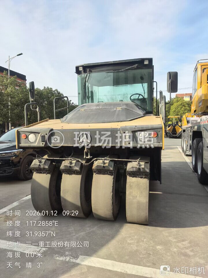 5月1日合肥三一牌SPR300C-10H型轮胎压路机（整机编号：YZ3330CD3430）一台网络拍卖公告