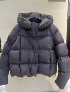 2025冬季新款90白鹅绒时尚简约连帽宽松显瘦短款羽绒服女磁吸扣AS