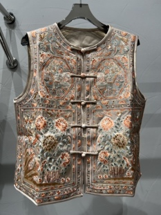 重工刺绣花朵醋酸马甲女圆领盘扣中式 2025年新款 叠穿贵气背心外搭