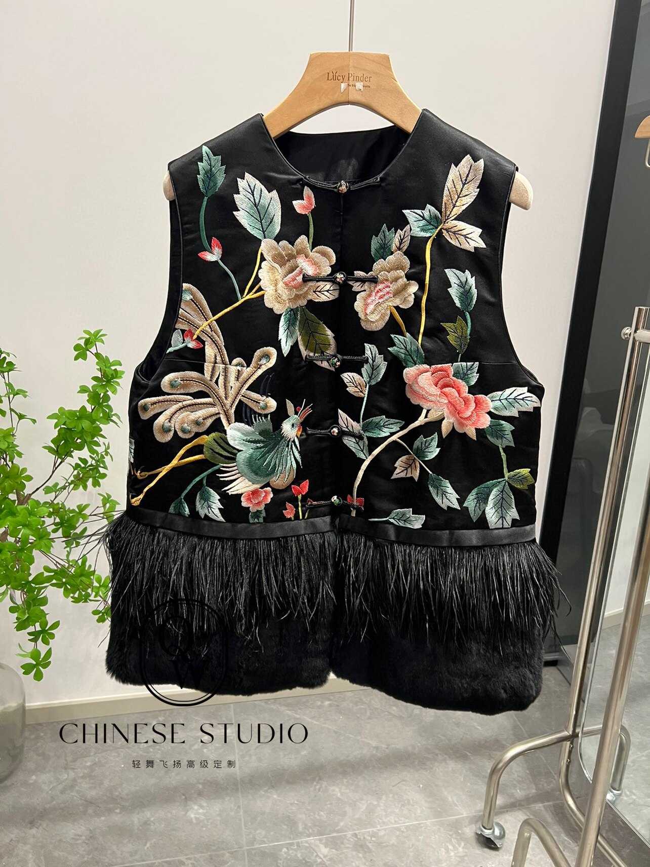 高奢中国风水貂毛中式盘扣刺绣花卉鸵鸟毛夹棉马甲国潮外套女春秋