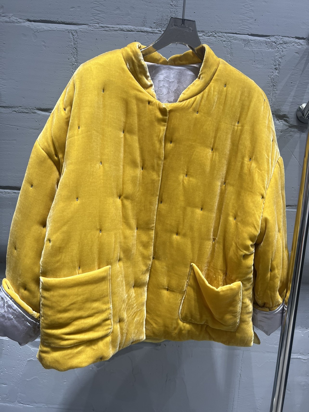 年轻款黄色丝绒新中式立领羽绒服女改良国风盘扣棉外套短款冬