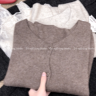 600 无缝爱心扣圆领纯色针织毛衣开衫 早春尝鲜价 牦牛绒短袖