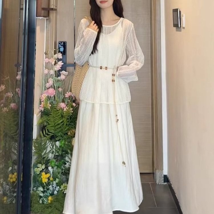 白色吊带连衣裙子女夏季2025新款温柔风气质绝美穿搭海边度假长裙