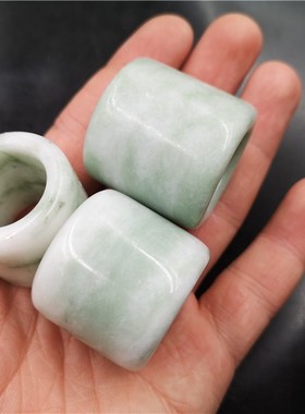 珠宝淡绿色玉扳指
