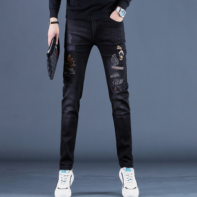 秋冬季款2025新款高端刺绣牛仔裤男士修身休闲潮牌黑色小脚裤子潮