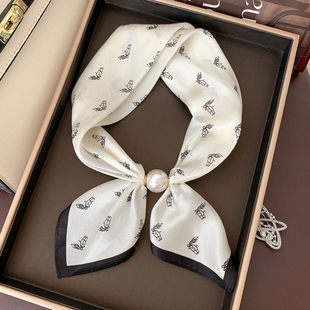 白色小马磁吸扣真丝小方巾女丝巾春秋领巾装饰桑蚕丝护颈围脖新款