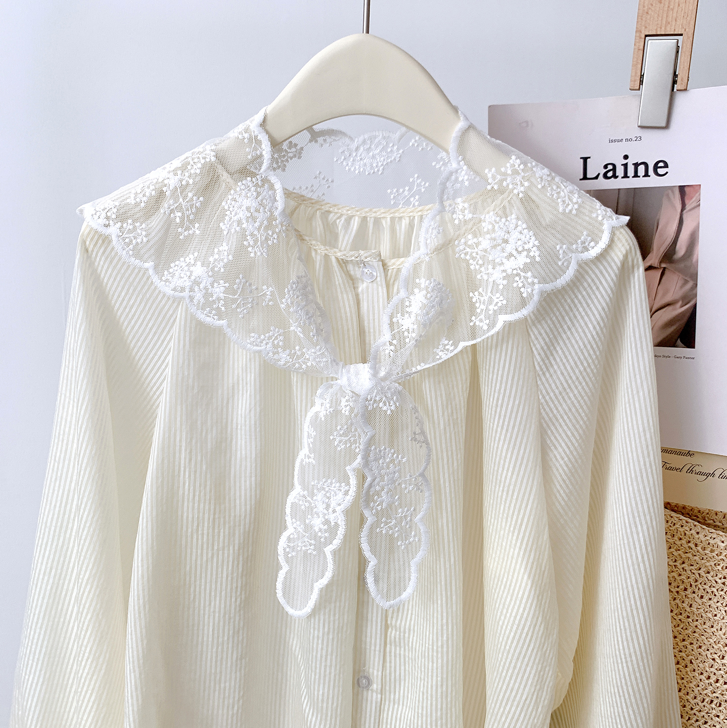 白色镂空蕾丝三角围巾外搭小披肩