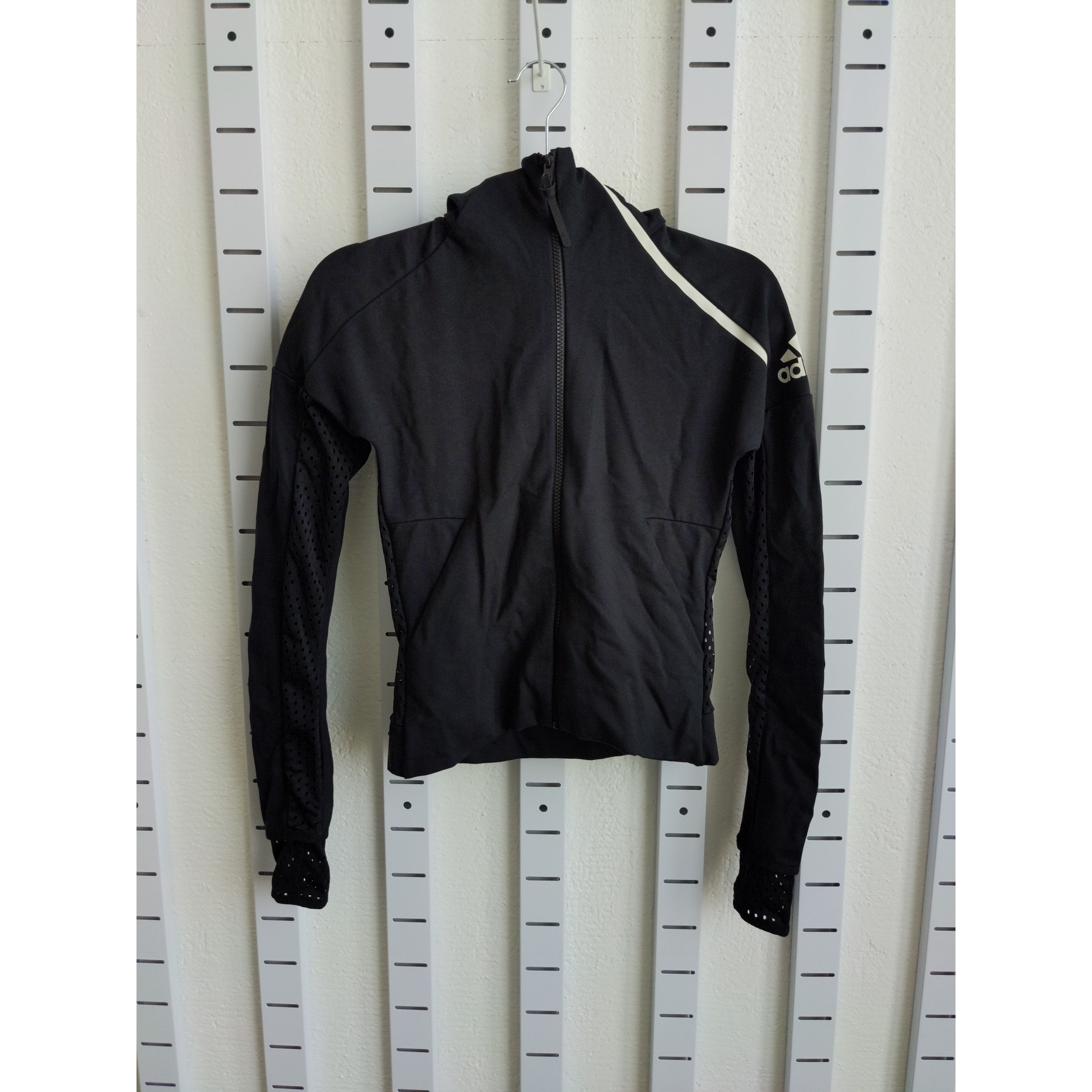 阿迪达斯 adidas W ZNE HOODIE 明星上身短裤女子针织外套 EJ7440