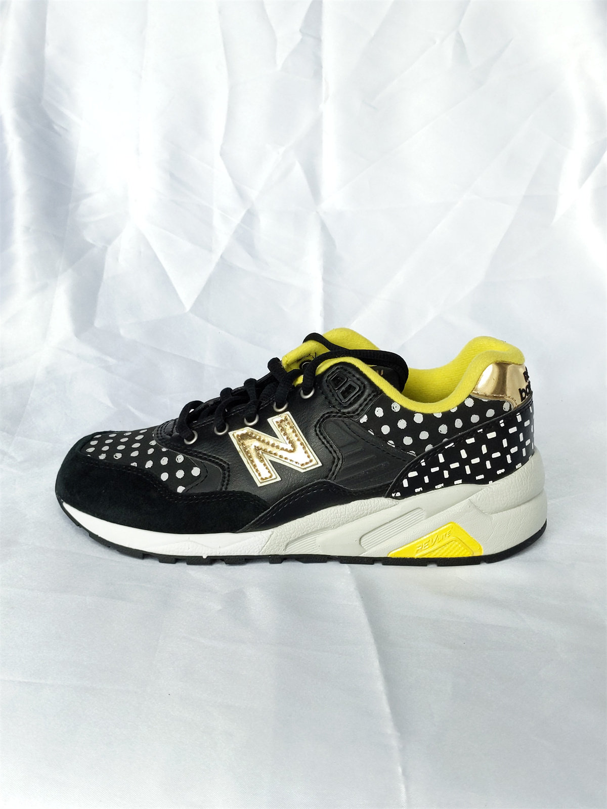 NEW BALANCE 女子经典款复古运动跑步休闲旅游鞋 WRT580MC 36码