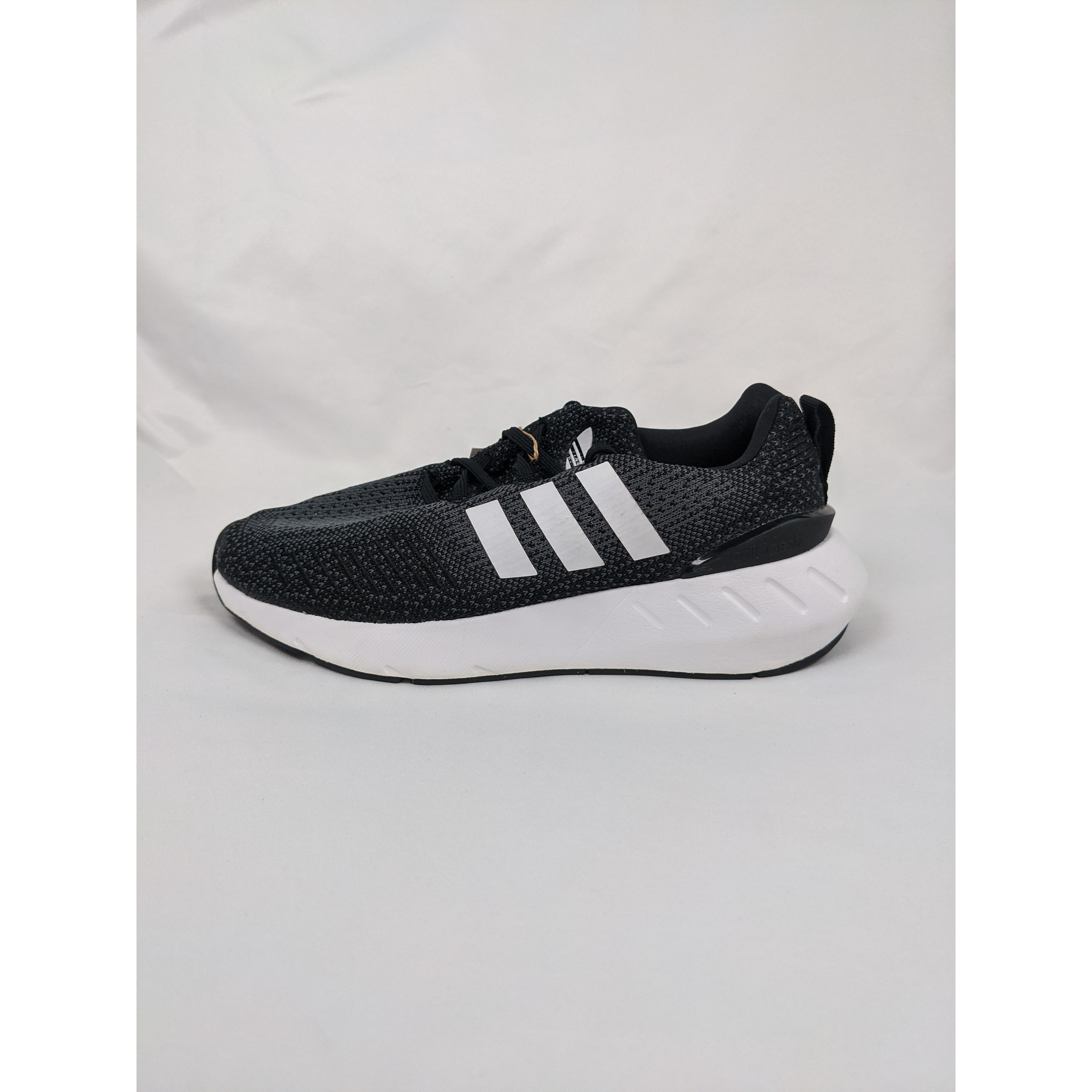 正品 员工内买 adidas Swift Run 22 女子休闲鞋 GZ3496 存放痕迹