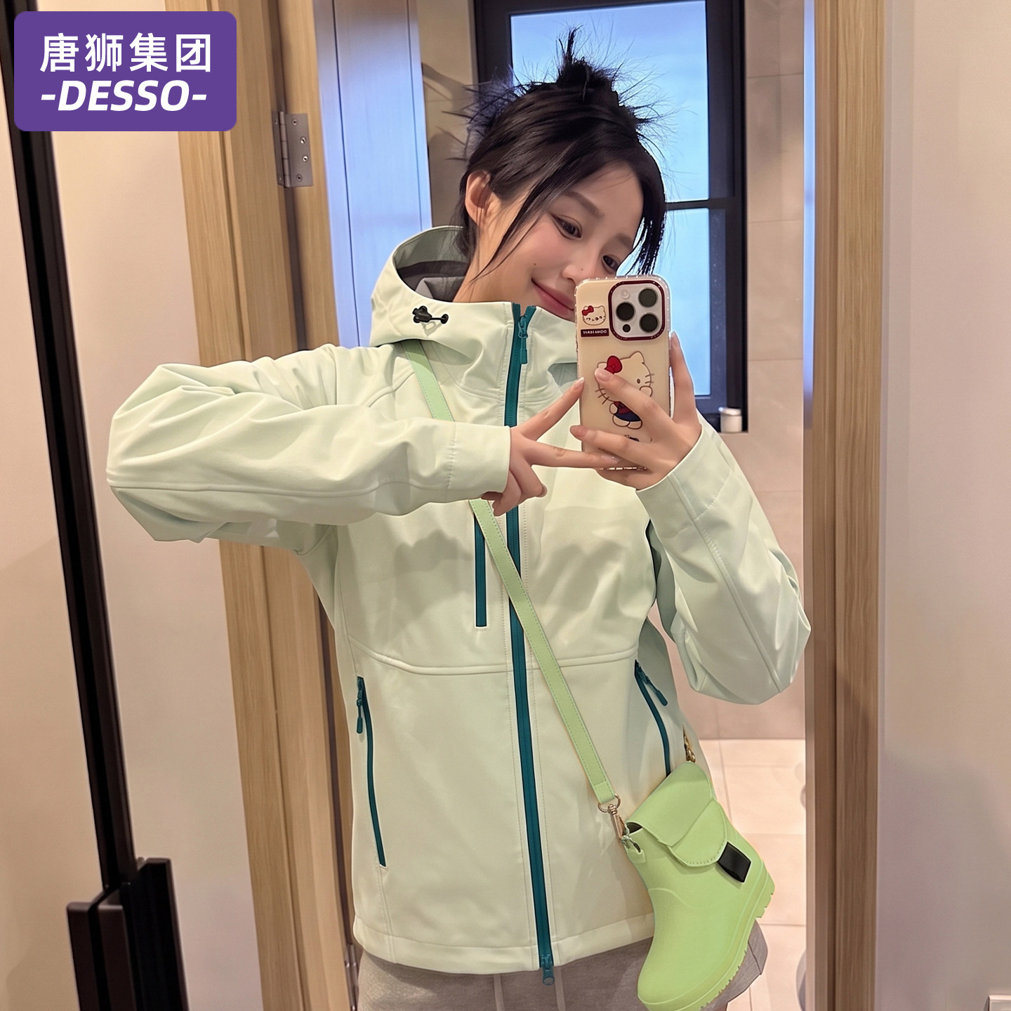 唐狮集团软壳冲锋衣女款2026新款秋季多巴胺巨好看小个子夹克外套