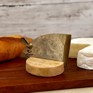 纽约下城公园进口偷食的小耗子金属奶酪刀带木质底座