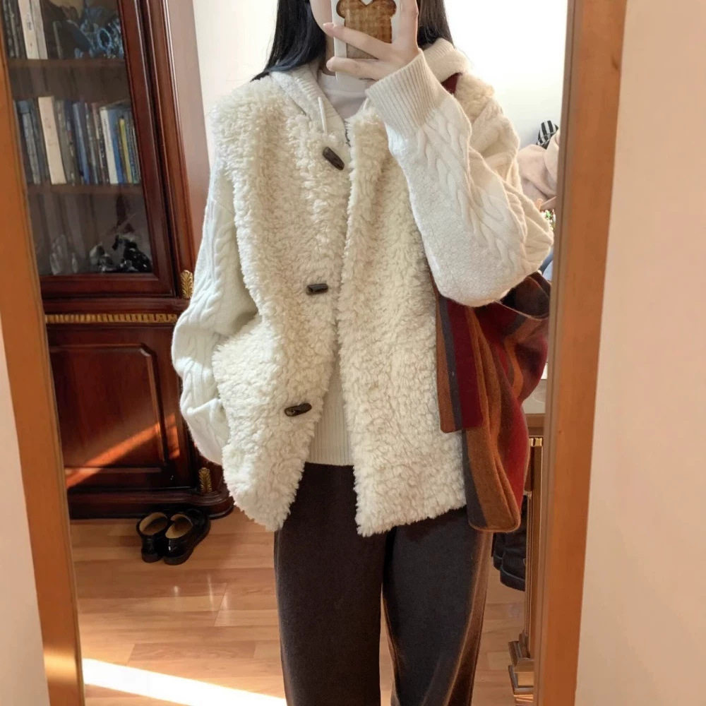 高级感皮草2026秋冬季新款皮毛一体环保皮草女牛角扣马甲坎肩外套