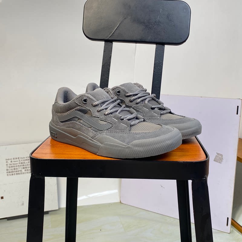Vans范斯灰色高帮翻毛皮滑板鞋
