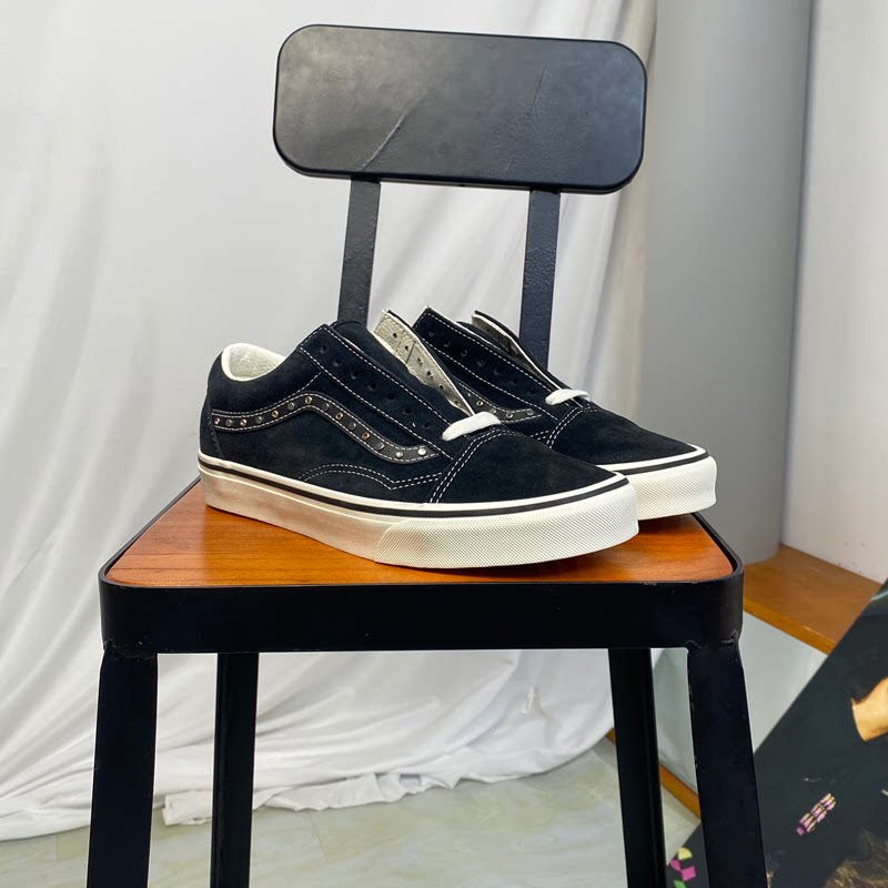 VANS范斯低帮黑白休闲板鞋