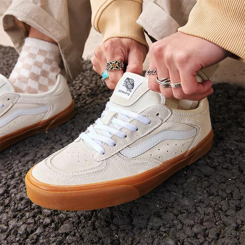 VANSRowley白色翻毛皮板鞋