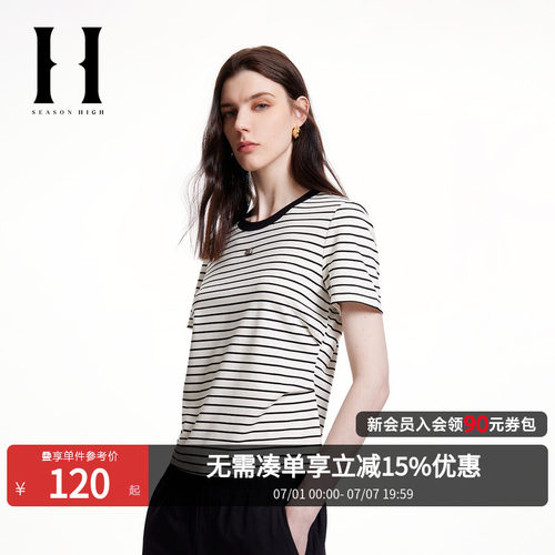 胸前金属字母装饰，衣身立体剪裁设计