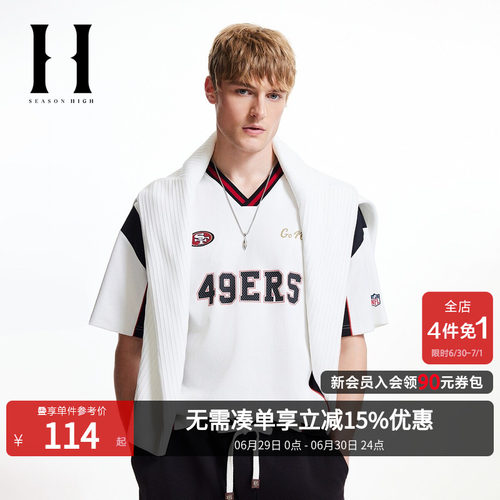 略宽松版型；衣身撞色条纹拼接设计；