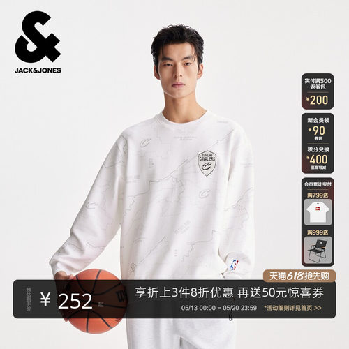 宽松版型，罗纹领口，胸前骑士队logo贴布