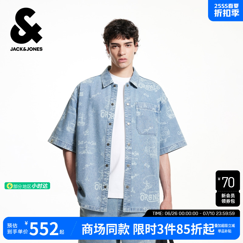 OVERSIZED版型，翻领领口，按扣门襟