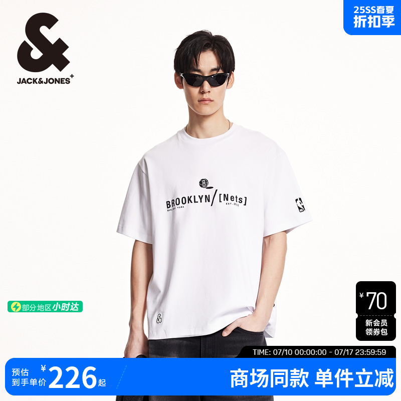 略宽松版型；肌理感布鲁克林篮网队字母装饰