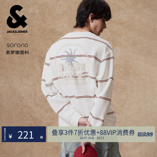 略宽松版型；罗纹圆领领口；成衣水洗工艺