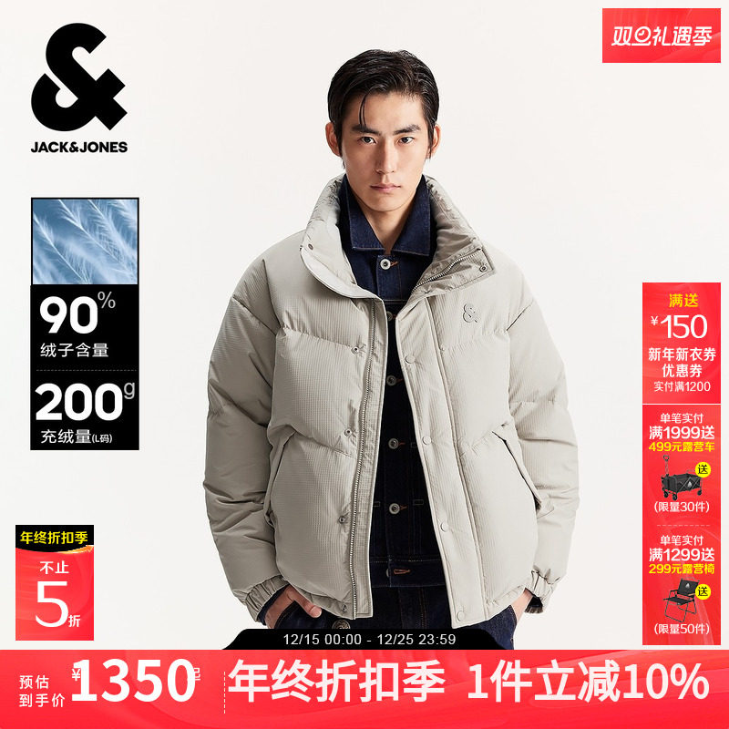 宽松版型，高领领型，衣身华夫格面料