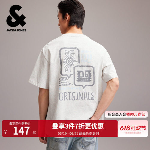 宽松版型，胸前图案刺绣，背后图案胶印