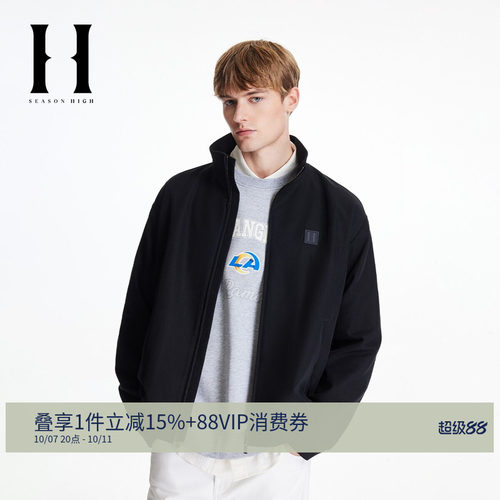 胸前皮标logo装饰，松紧底摆，按扣袖口