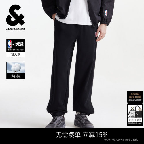 宽松版型；抽绳松紧腰头；单侧NBA logoman