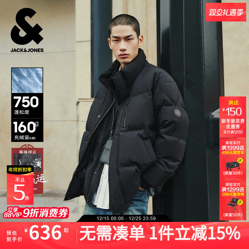 略宽松版型；拉链摁扣双门襟；单侧胸兜