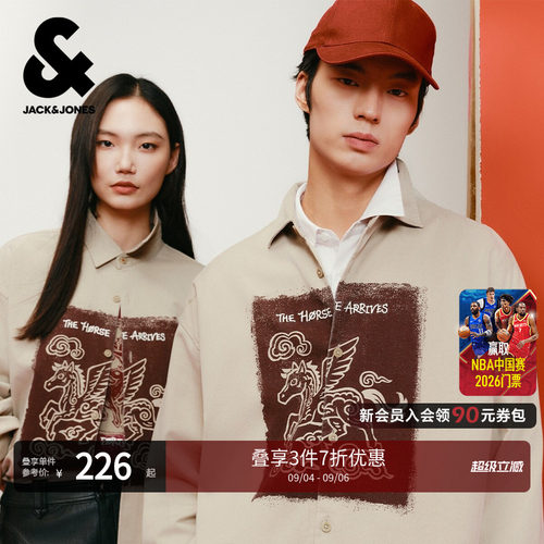 宽松版型，尖领领型，胸前马图案印花设计