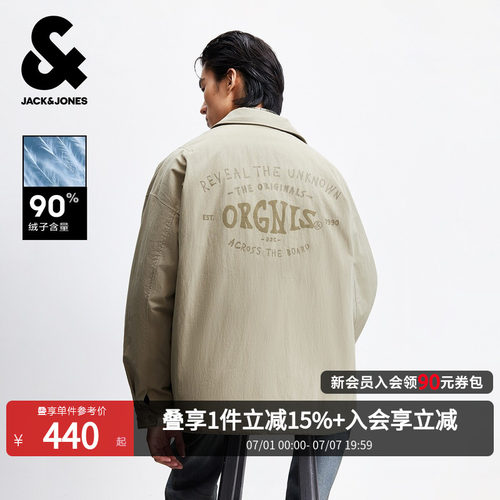 宽松版型，翻领领口，按扣门襟，胸前刺绣